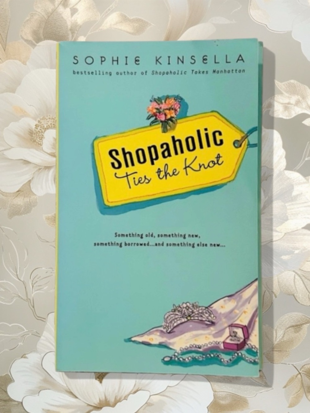 Shopaholic Ties the Knot Book by Sophie Kinsella